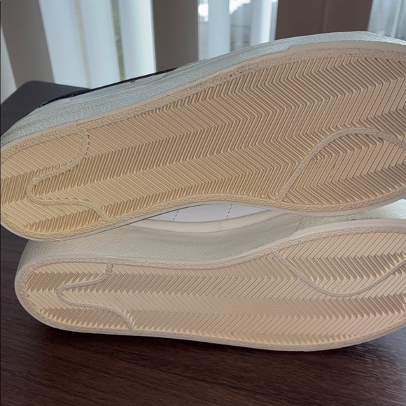 Nike Women's Blazer Low Platform Shoes - Picture 11 of 11